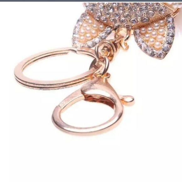 Just In!🆕️Furry Faux Fur Pom Pom Charm Keychain - Picture 4 of 5